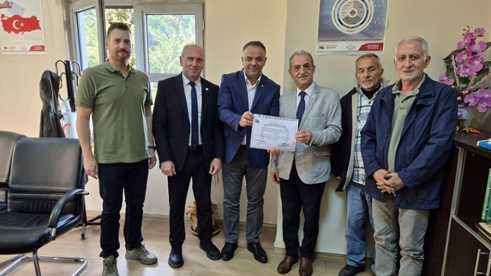 YENİ PARTİ RİZE MERKEZ İLÇE BAŞKANI NECATİ TOPALOĞLU MAZBATASINI ALDI